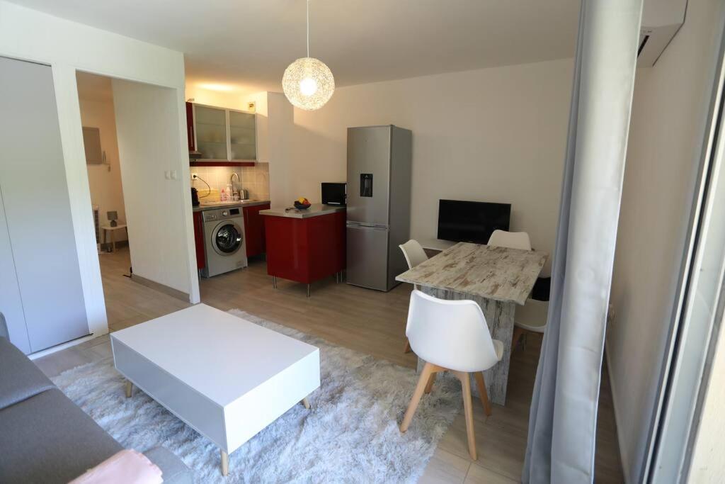 Petit Paradis Classe 3 Etoiles A 200M De La Plage! Terrasse-Wifi-Parking-Clim サン・マンドリエ・シュル・メール エクステリア 写真