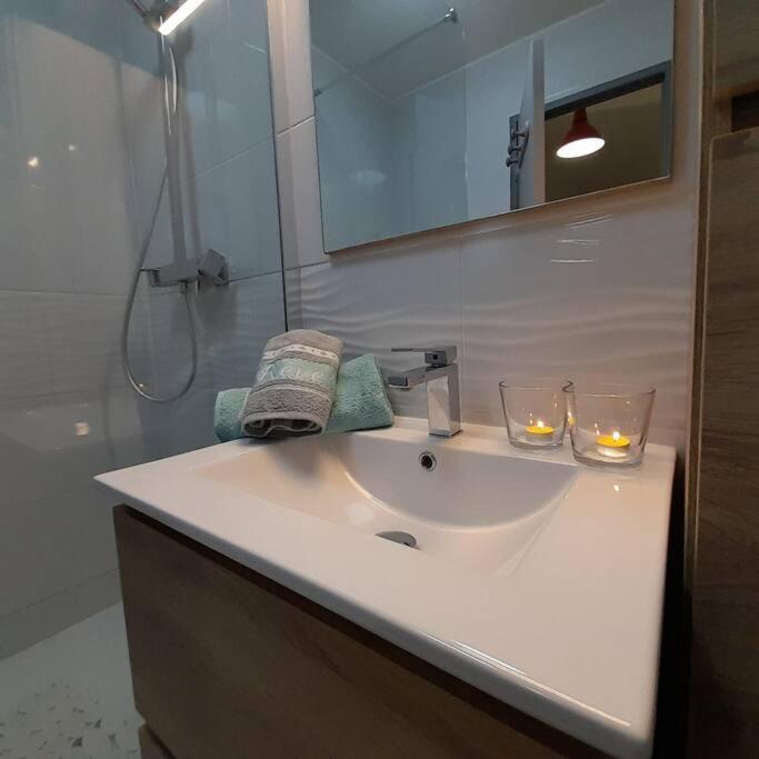 Petit Paradis Classe 3 Etoiles A 200M De La Plage! Terrasse-Wifi-Parking-Clim サン・マンドリエ・シュル・メール エクステリア 写真